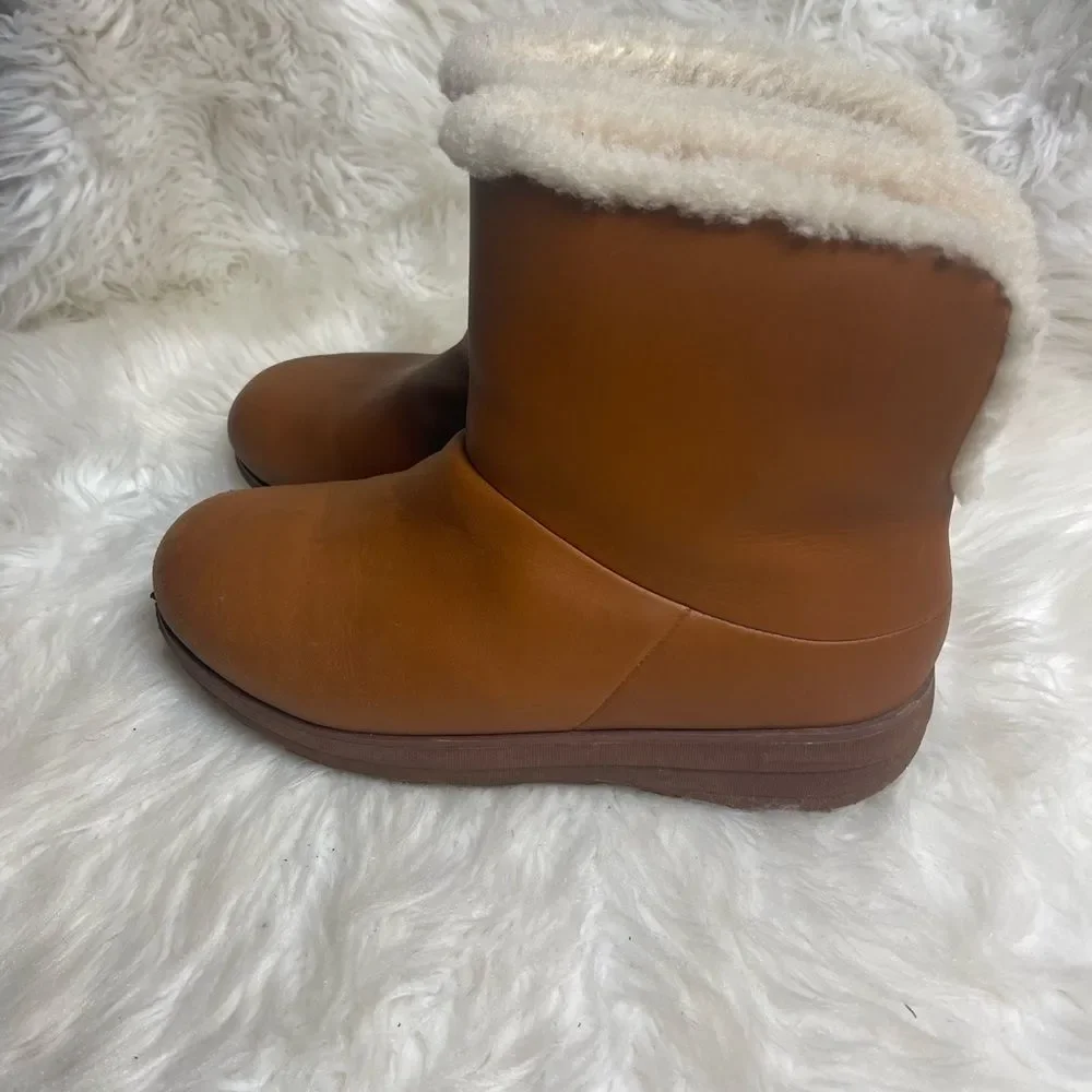 Fitflop Chestnut leather Shearling Ankle Boots  SZ10 rubber soles.